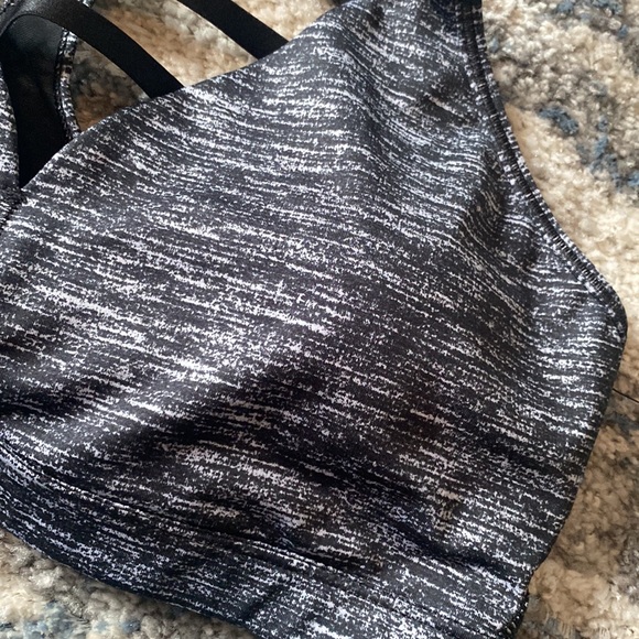NWT Victoria’s Secret Sports Bra - Picture 5 of 5